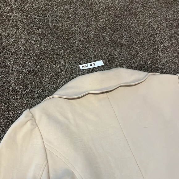 2/$30 Medium blazer in excellent condition. - Picture 9 of 10